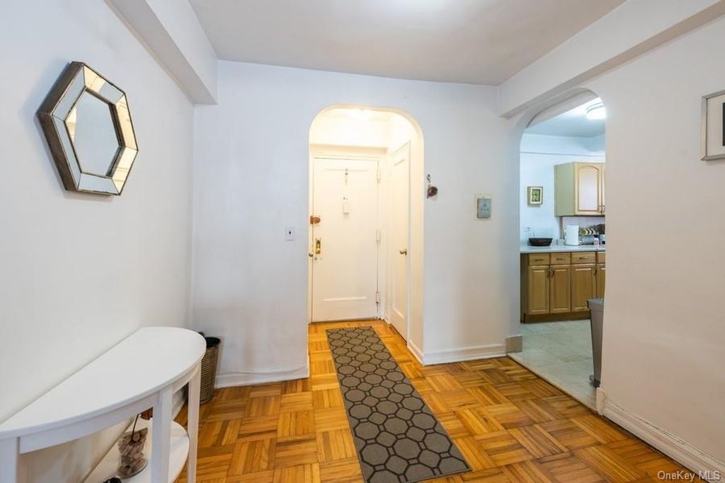 1 Bed 1 Bath Property, New York • 800 Sq Ft