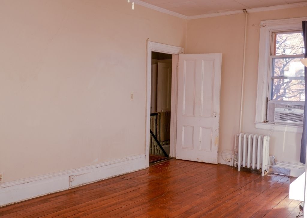 3 Bed 2 Bath Property, New York • 1,700 Sq Ft