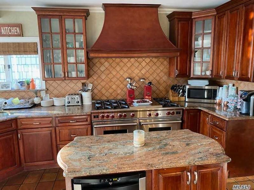 4 Bed 4 Bath Property, New York • 2,550 Sq Ft