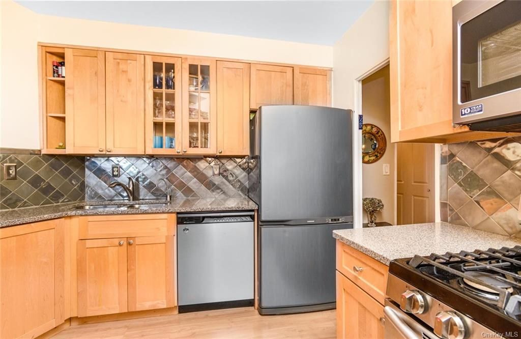 3 Bed 2 Bath Property, New York • 1,800 Sq Ft