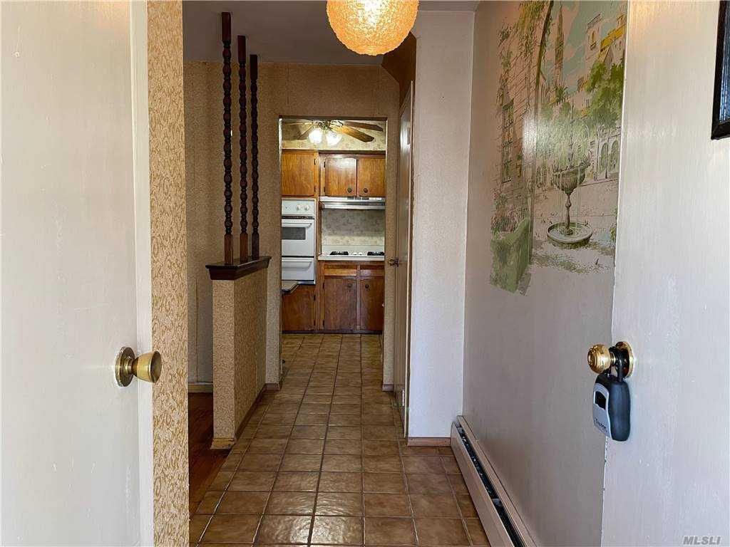 6 Bed 4 Bath Property, New York • 2,484 Sq Ft