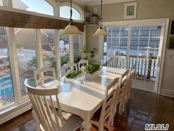 4 Bed 4 Bath Property, New York • 2,550 Sq Ft