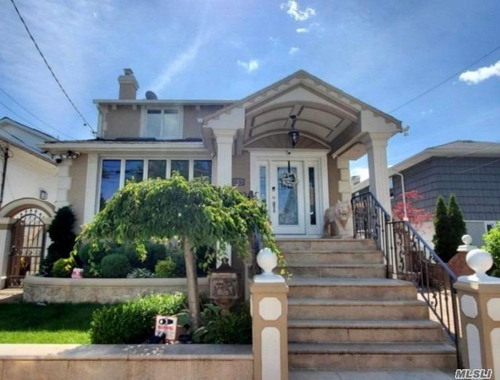 4 Bed 4 Bath Property, New York • 2,550 Sq Ft