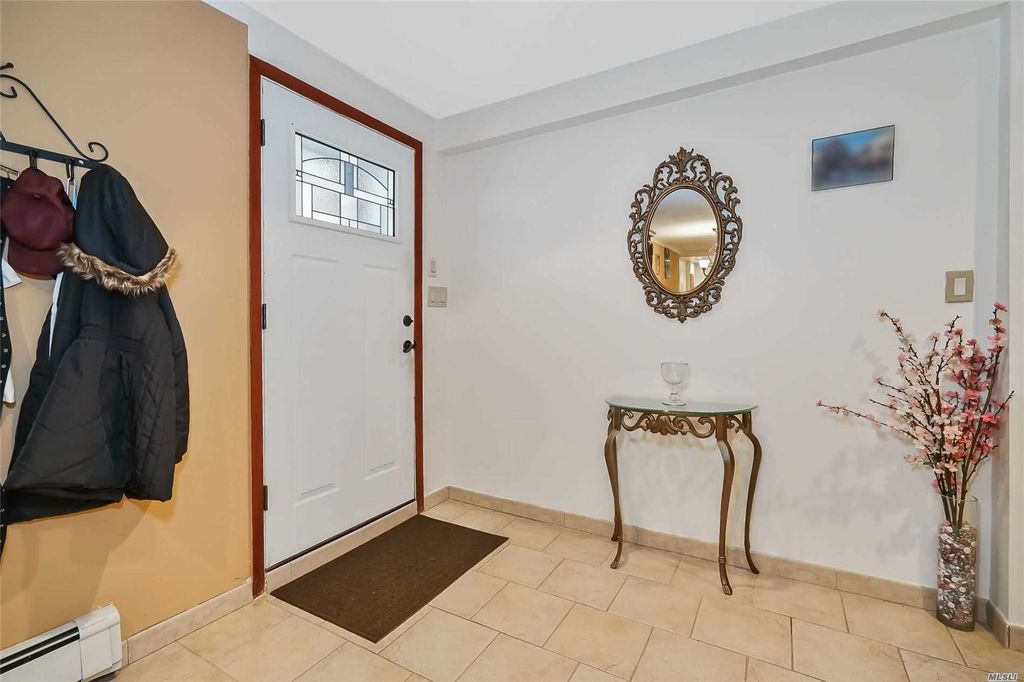 4 Bed 2 Bath Property, New York • 2,400 Sq Ft