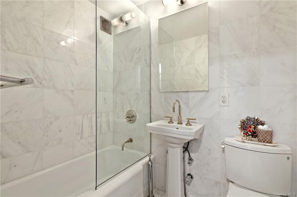 2 Bed 2 Bath Property, New York • 1,150 Sq Ft