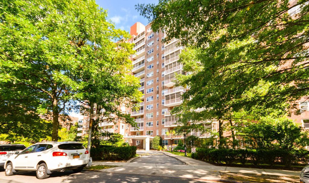 4 Bed 2 Bath Property, New York • 1,700 Sq Ft