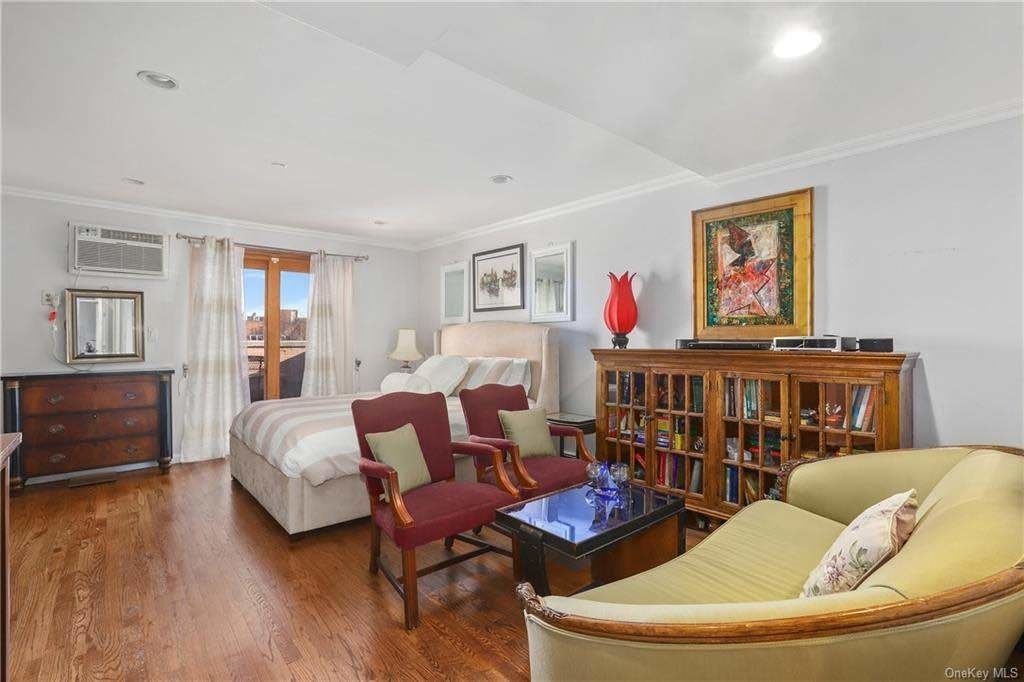 3 Bed 3 Bath Property, New York • 1,818 Sq Ft