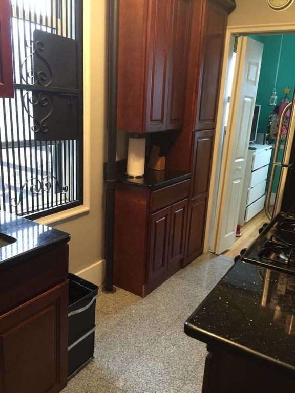 2 Bed 1 Bath Property, New York • 885 Sq Ft
