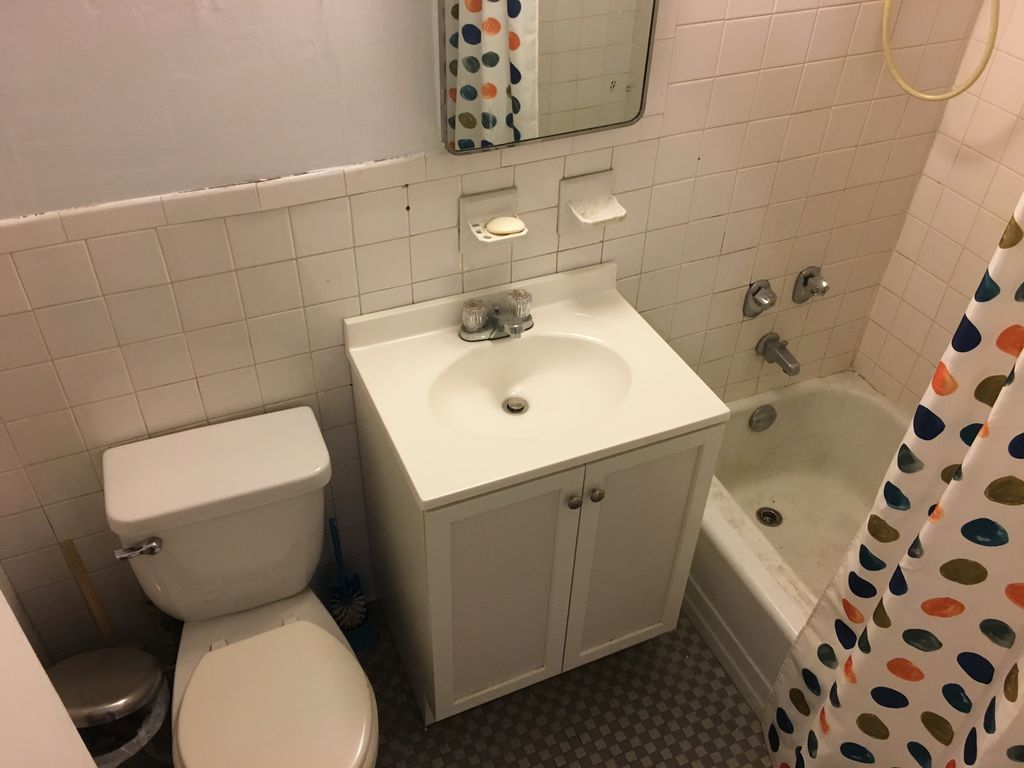 2 Bed 1 Bath Property, New York • 900 Sq Ft