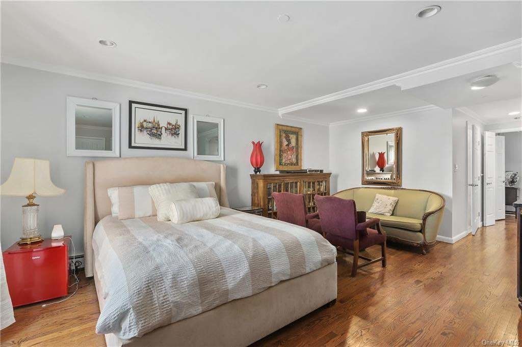 3 Bed 3 Bath Property, New York • 1,818 Sq Ft