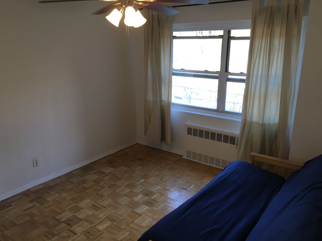 2 Bed 1 Bath Property, New York • 900 Sq Ft