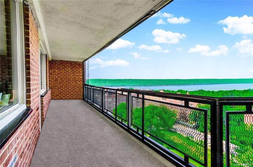 3 Bed 2 Bath Property, New York • 1,800 Sq Ft