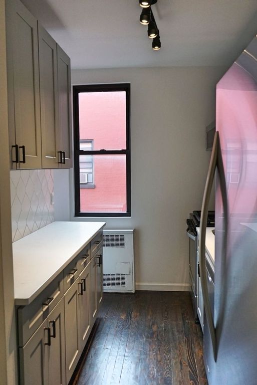 1 Bed 1 Bath Property, New York • 800 Sq Ft
