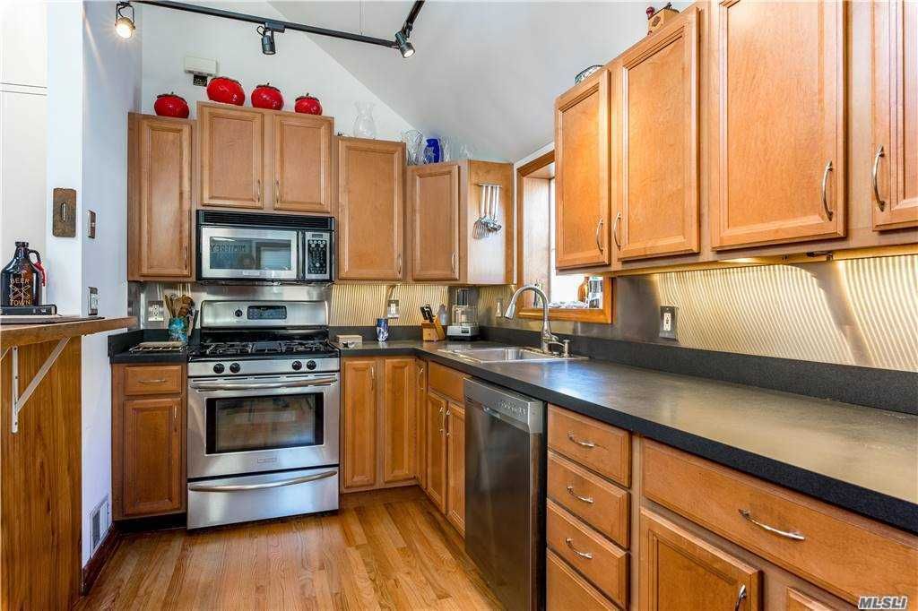 2 Bed 1 Bath Property, New York • 1,584 Sq Ft