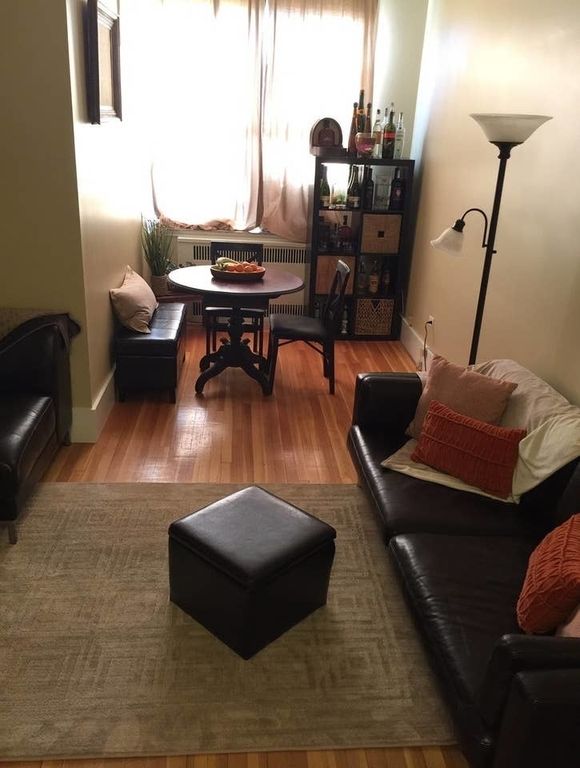 2 Bed 1 Bath Property, New York • 885 Sq Ft