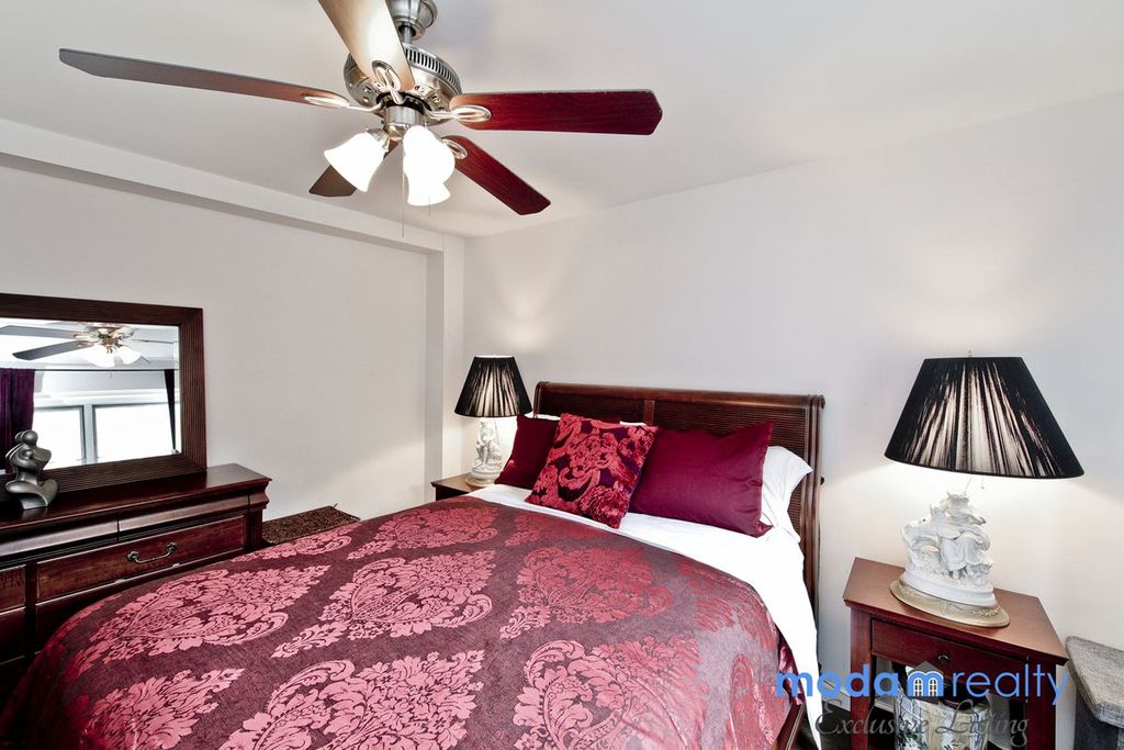 2 Bed 1 Bath Property, New York • 900 Sq Ft