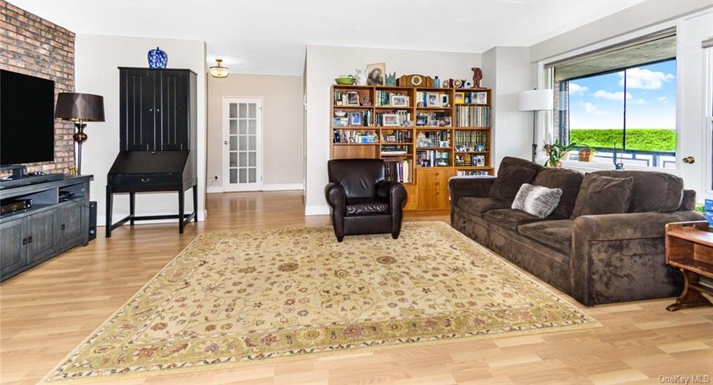 3 Bed 2 Bath Property, New York • 1,800 Sq Ft
