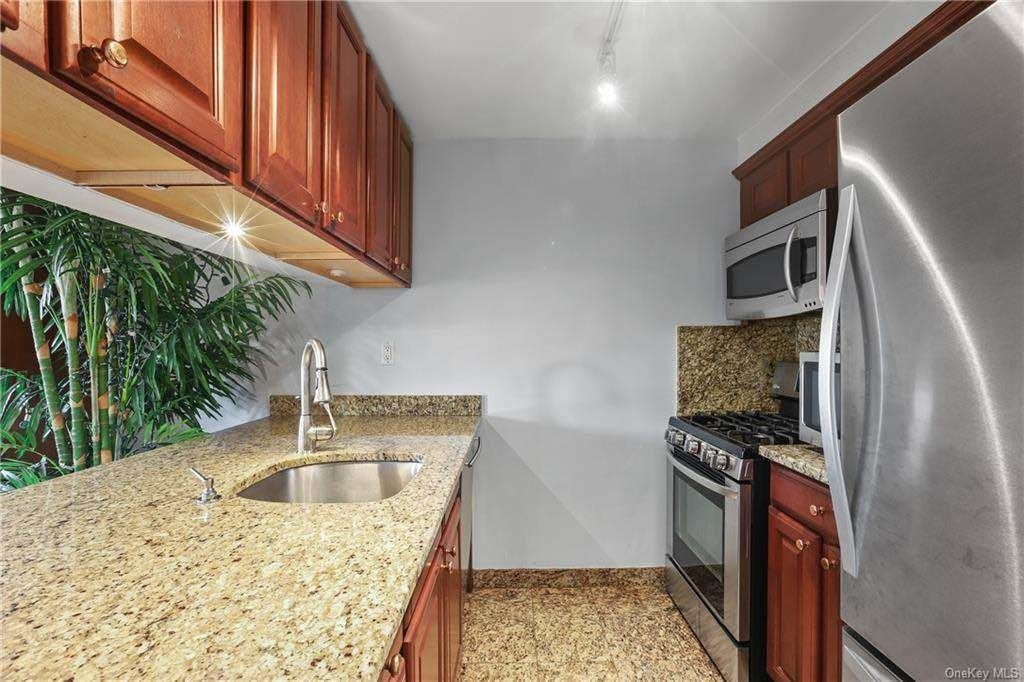 3 Bed 3 Bath Property, New York • 1,818 Sq Ft