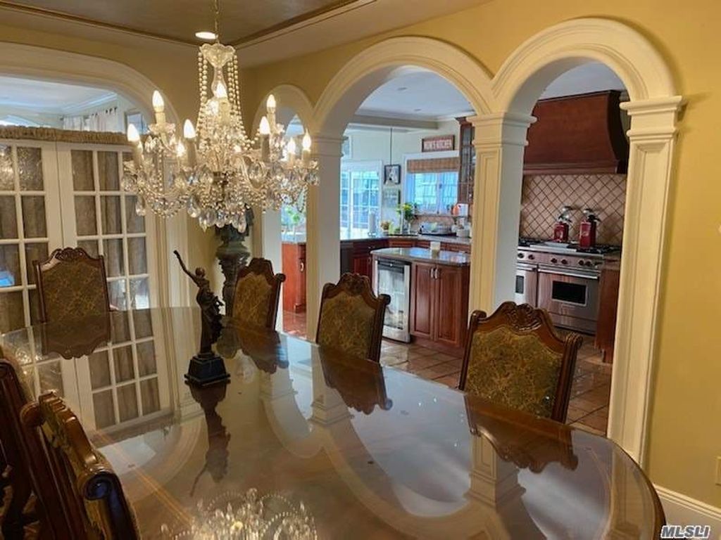 4 Bed 4 Bath Property, New York • 2,550 Sq Ft