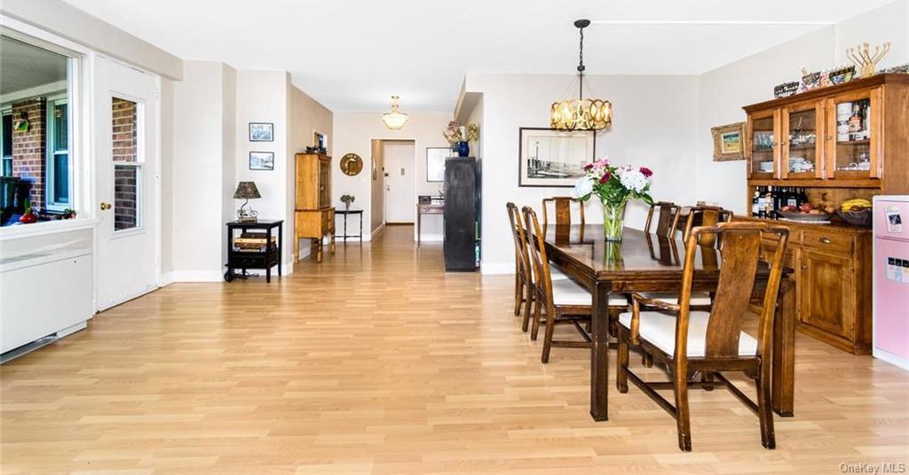 3 Bed 2 Bath Property, New York • 1,800 Sq Ft