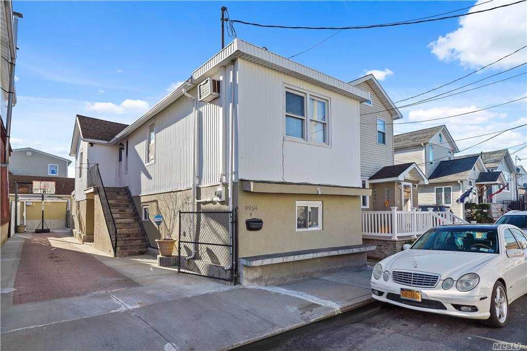 4 Bed 2 Bath Property, New York • 2,400 Sq Ft