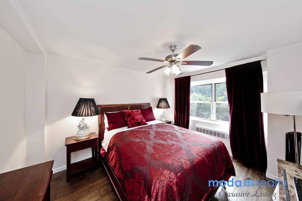 2 Bed 1 Bath Property, New York • 900 Sq Ft
