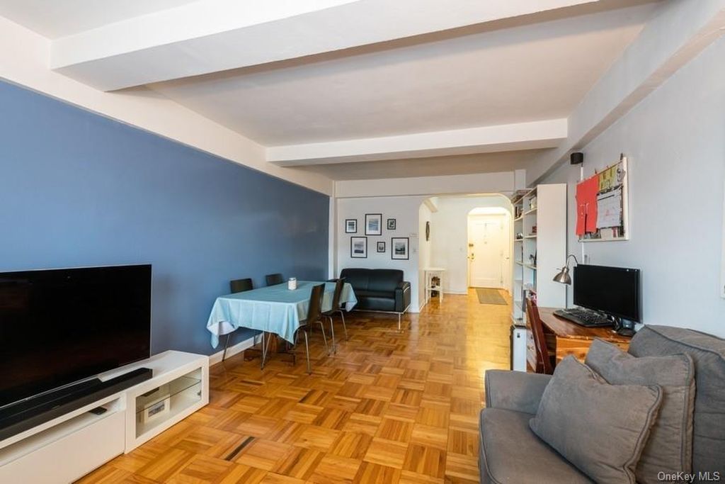 1 Bed 1 Bath Property, New York • 800 Sq Ft