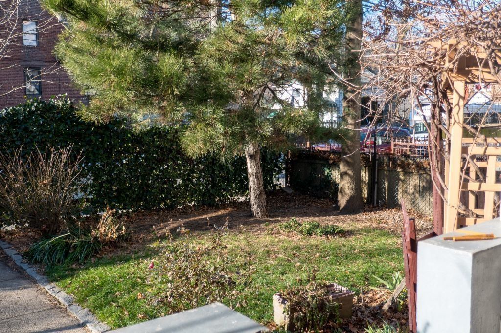 3 Bed 2 Bath Property, New York • 1,700 Sq Ft