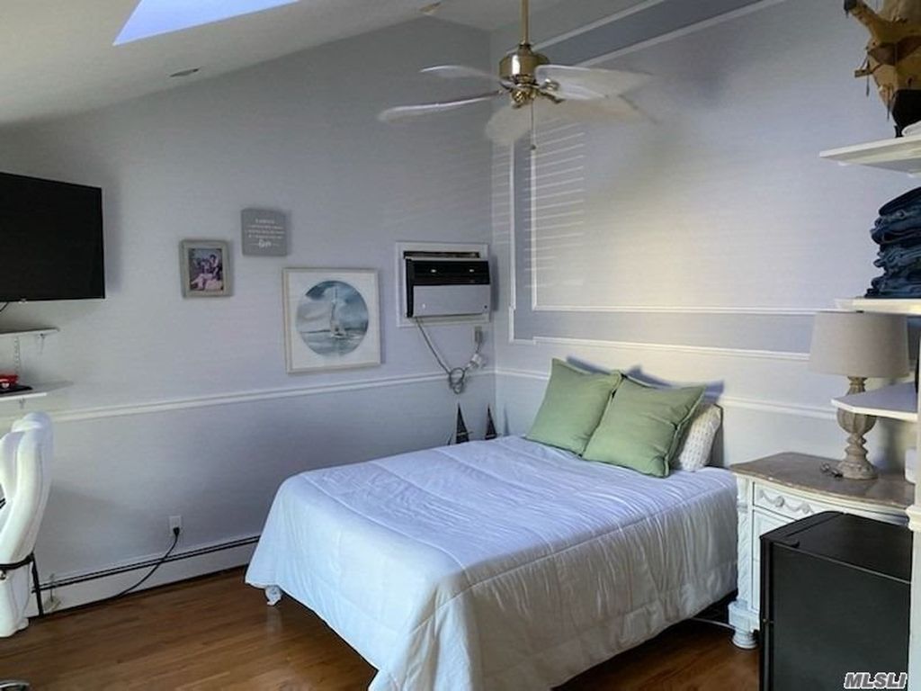 4 Bed 4 Bath Property, New York • 2,550 Sq Ft